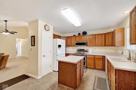 7746 Winding Creek Drive Indianapolis IN 46236