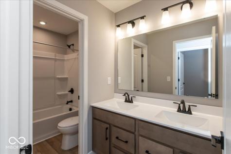 6894 Renoir Way Avon IN 46123