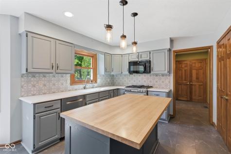 8090 Bowline Drive Indianapolis IN 46236