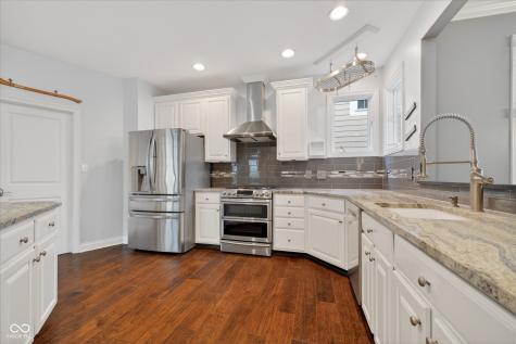 8944 Crystal River Drive Indianapolis IN 46240