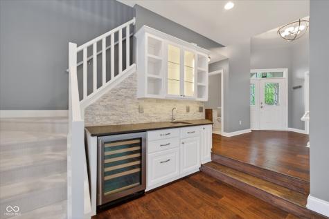 8944 Crystal River Drive Indianapolis IN 46240