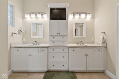 8944 Crystal River Drive Indianapolis IN 46240