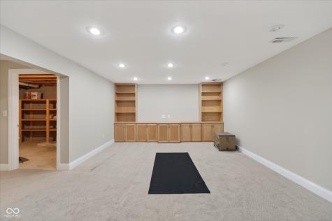 8944 Crystal River Drive Indianapolis IN 46240