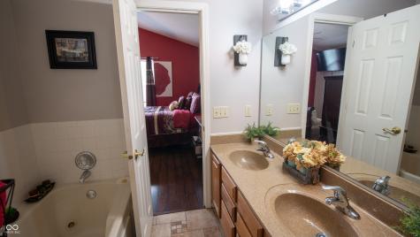 1605 Warren Lake Court Indianapolis IN 46229