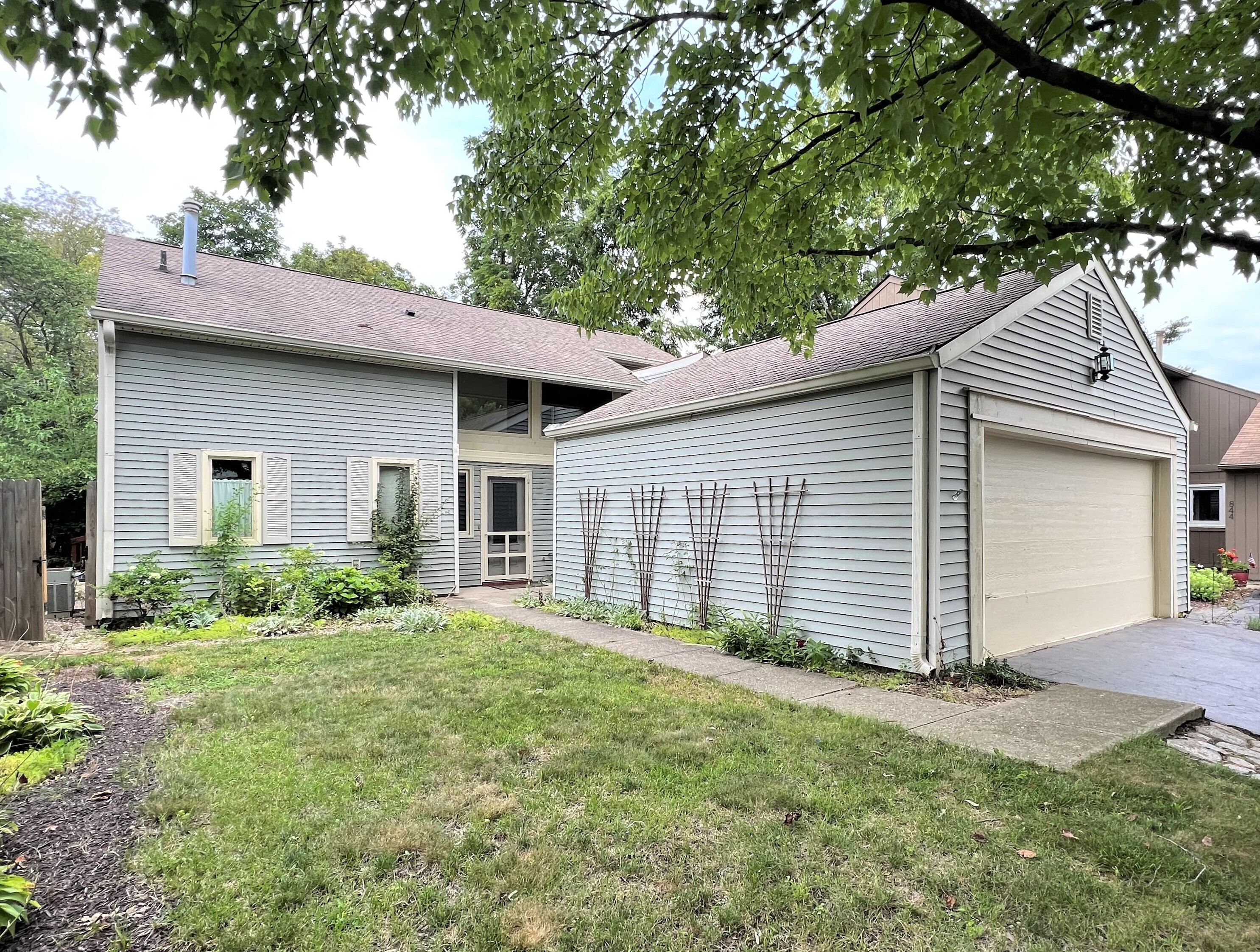 858 Woodcross Court Avon IN 46123