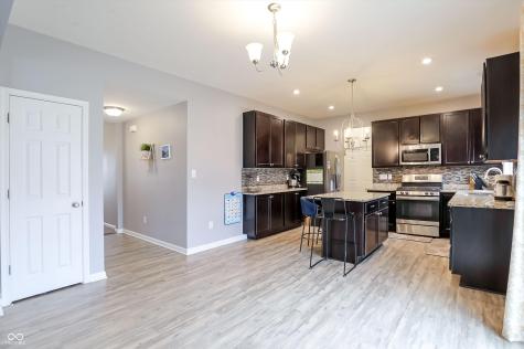1331 Horse Shoe Greenwood IN 46143