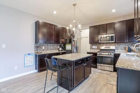 1331 Horse Shoe Greenwood IN 46143