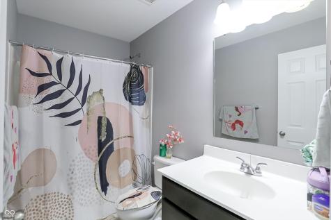 1331 Horse Shoe Greenwood IN 46143