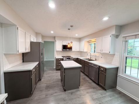 8302 La Habra Lane Indianapolis IN 46236