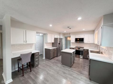 8302 La Habra Lane Indianapolis IN 46236