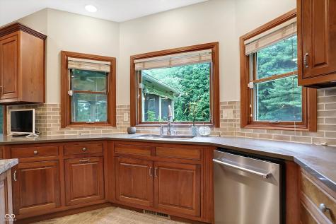 1822 S 900 E Zionsville IN 46077