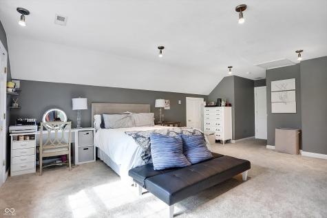 1822 S 900 E Zionsville IN 46077