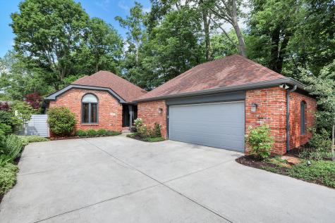 496 N Maple Street Zionsville IN 46077