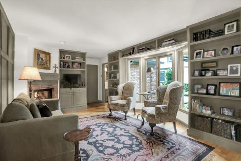 496 N Maple Street Zionsville IN 46077