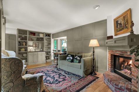 496 N Maple Street Zionsville IN 46077