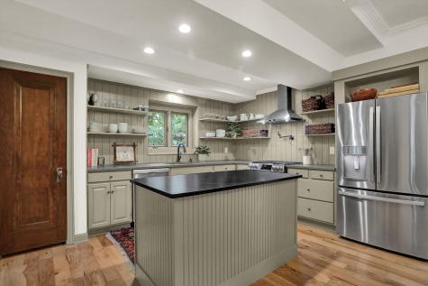 496 N Maple Street Zionsville IN 46077