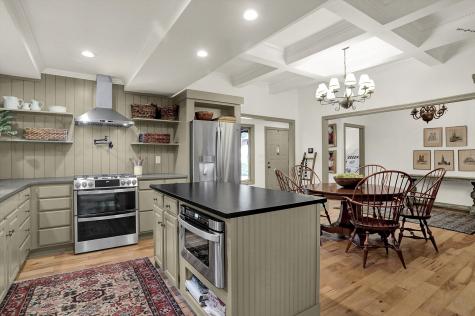 496 N Maple Street Zionsville IN 46077