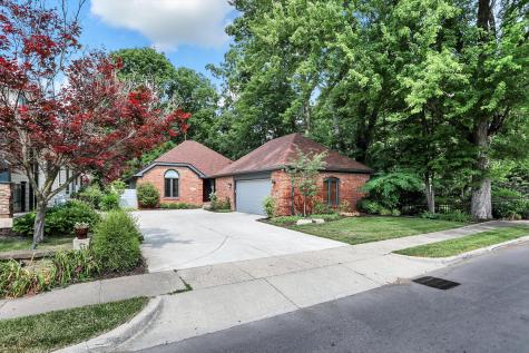 496 N Maple Street Zionsville IN 46077