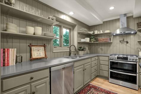 496 N Maple Street Zionsville IN 46077
