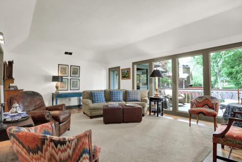 496 N Maple Street Zionsville IN 46077