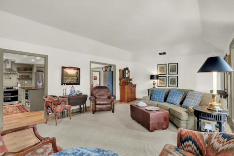 496 N Maple Street Zionsville IN 46077