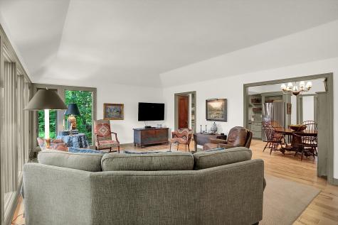 496 N Maple Street Zionsville IN 46077