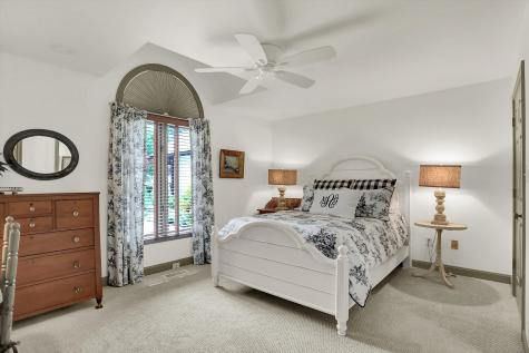 496 N Maple Street Zionsville IN 46077