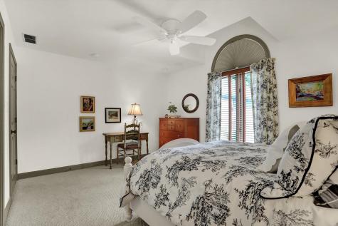 496 N Maple Street Zionsville IN 46077