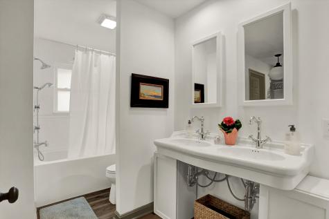 496 N Maple Street Zionsville IN 46077