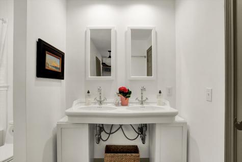 496 N Maple Street Zionsville IN 46077