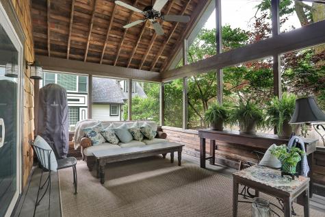 496 N Maple Street Zionsville IN 46077