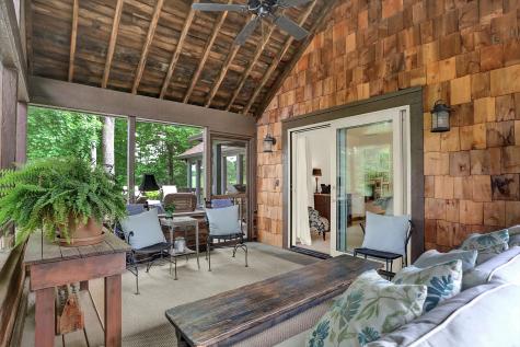 496 N Maple Street Zionsville IN 46077