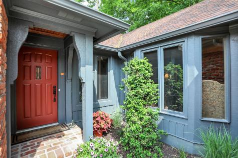 496 N Maple Street Zionsville IN 46077