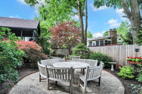 496 N Maple Street Zionsville IN 46077