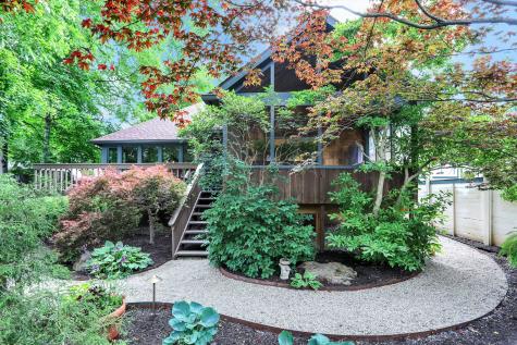 496 N Maple Street Zionsville IN 46077