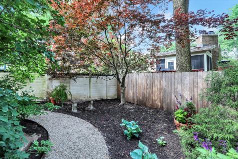 496 N Maple Street Zionsville IN 46077
