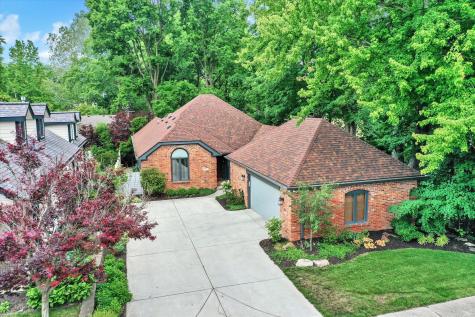 496 N Maple Street Zionsville IN 46077
