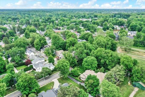 496 N Maple Street Zionsville IN 46077