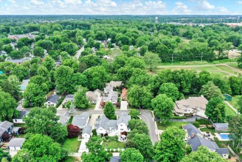 496 N Maple Street Zionsville IN 46077