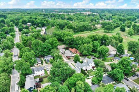 496 N Maple Street Zionsville IN 46077