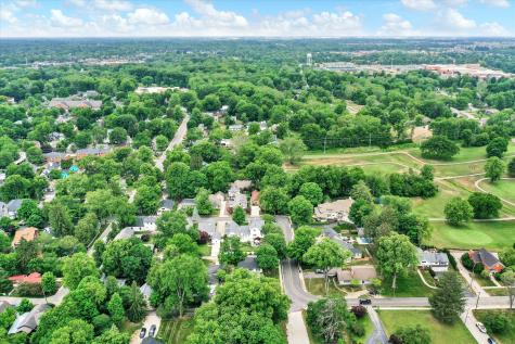 496 N Maple Street Zionsville IN 46077