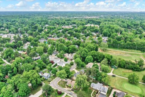 496 N Maple Street Zionsville IN 46077