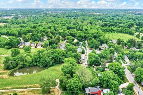 496 N Maple Street Zionsville IN 46077