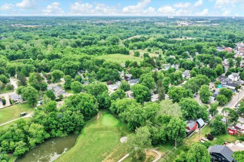 496 N Maple Street Zionsville IN 46077