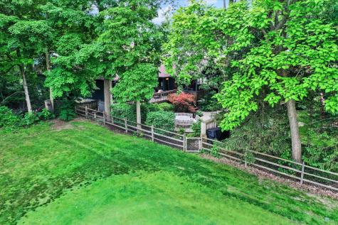 496 N Maple Street Zionsville IN 46077