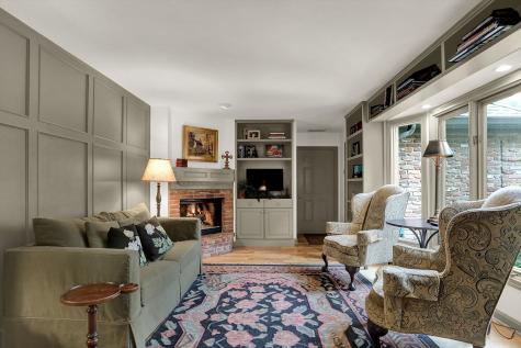 496 N Maple Street Zionsville IN 46077