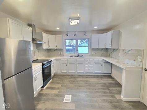 806 S Poplar Street Seymour IN 47274
