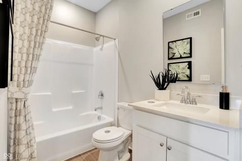 1636 Hemlock Circle Greenfield IN 46140