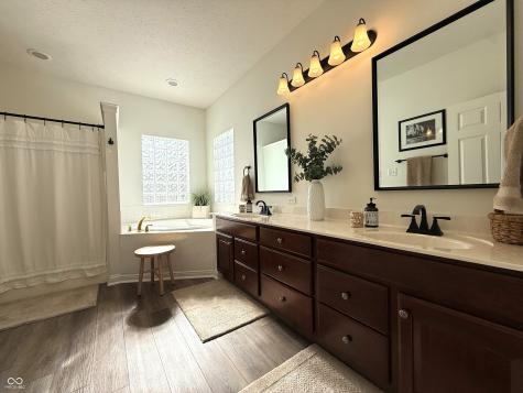 6883 Roundrock Court Avon IN 46123