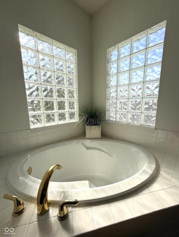 6883 Roundrock Court Avon IN 46123